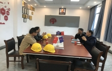 潼關客戶來廠參觀礦用電機車生產(chǎn)流程