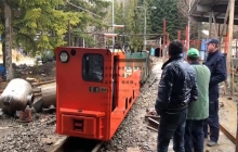 我廠的礦用電機車邁出國門，走向非洲。