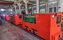 客戶復(fù)購的5噸鋰電池湘潭電機車運行實驗