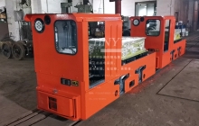 5噸鋰電池湘潭電機(jī)車(chē)裝車(chē)發(fā)往內(nèi)蒙古