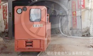 架線式電機(jī)車的自動(dòng)開關(guān)由哪些結(jié)構(gòu)組成？